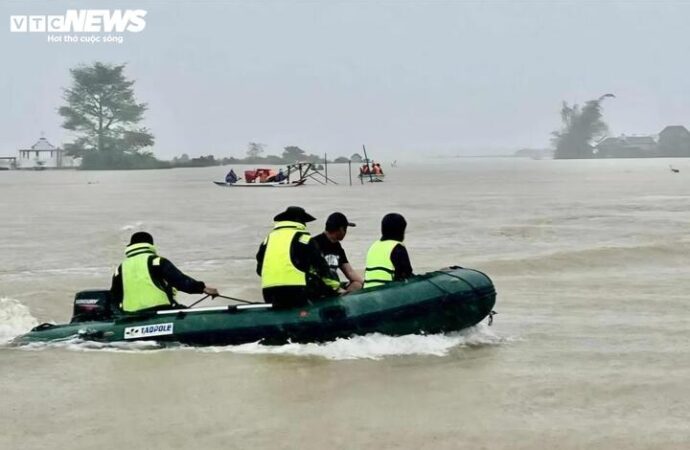 6 người chết và mất tích trong trận ‘đại hồng thủy’ nhấn chìm TP Huế