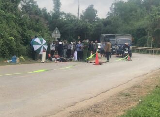 Video 2 bà cháu bị xe ben cán, cháu tuvong tại chỗ 🧠🫁v.ă.ng ra đường – cân nhắc khi xem