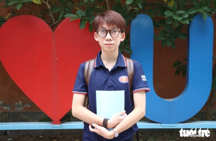 Mẹ ung thư, nam sinh Mường làm thêm 3 việc, đậu Đại học Quốc gia TP.HCM…