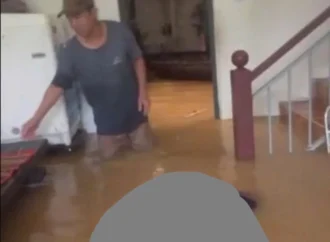 Cụ ở có 1 mình, nước dâng lên không biết kêu ai…. thương thật sự