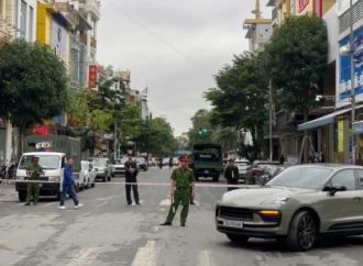 Công an phong tỏa khu phố có nhiều tiệm vàng lớn ở Thanh Hóa