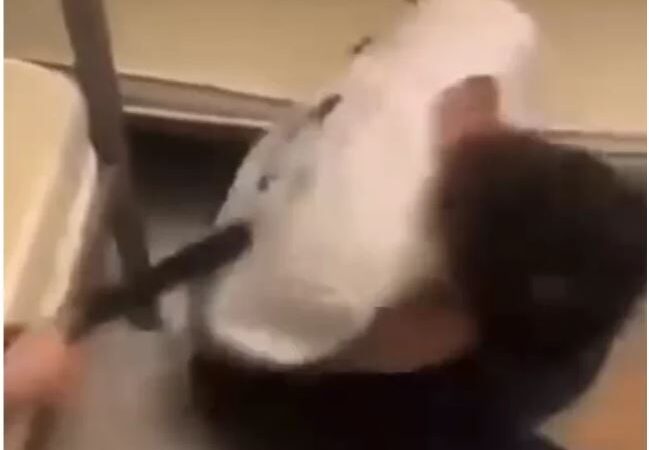 Video ghi lại cảnh tr/a t/ấn khi đi làm việc nhẹ lương cao bên cam