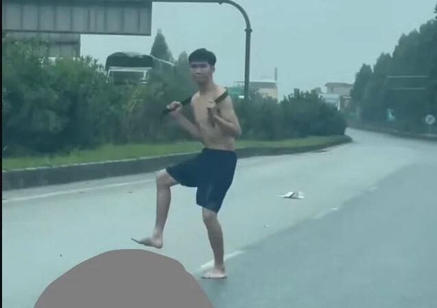 Vjdeo thanh niên nga’o đa’ giữa CT Hà Nội – Bắc Giang