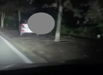 Thời tiết lạnh dị mà ac cũng đi pic cà bôn à