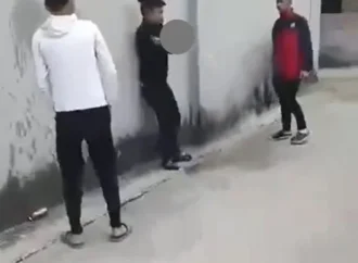 1 em hs ko đc thông mjnh bị các bạn băt nạt và oánh daaman