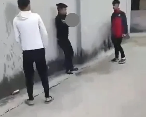 1 em hs ko đc thông mjnh bị các bạn băt nạt và oánh daaman