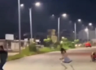 Mâu thuẫn xien nhau, cô gái bị 2 thanh niên