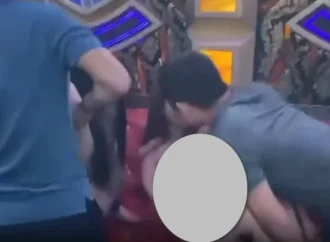 Hình sự đột kích 1 quán karaoke, tạm giữ nhiều nữ tiếp viên để xác minh