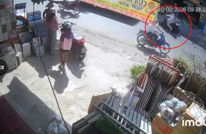 Vjdeo TNGT nữ sjnh 2k8 tuv0ng tại chỗ, cân nhắc khj xem