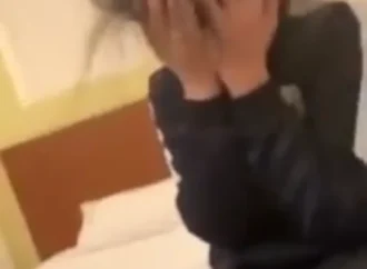 Đang chuẩn b! abcxyz với b0` thì ck tới ngăn can~