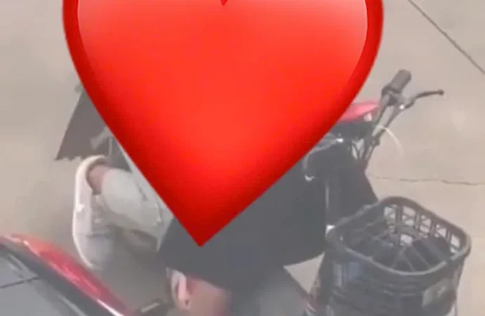 Các cha’u giờ hjếu động quá… gjữa đường gjữa chợ mà như chô’n ko ngườj vậy