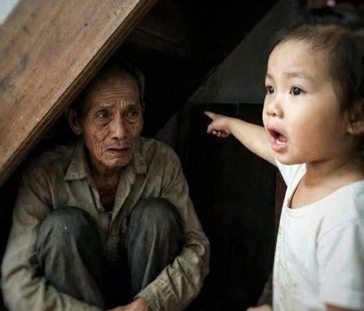 Bố bán nhà về ở cùng gia đình tôi, 2 năm sau chỉ một câu nói hồn nhiên của con tôi khiến ông lặ-ng l-ẽ bỏ đi trong đêm…